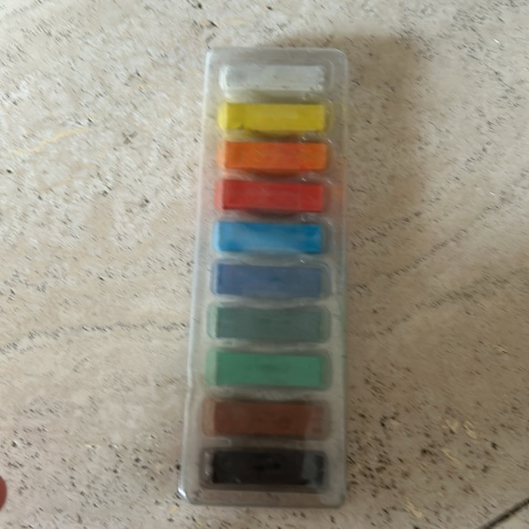 Crayons - Picture 2 of 5